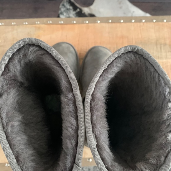 Like New Classic Tall Grey Uggs Women's size 6 - Picture 5 of 6